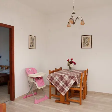 Maria's Paradise Apartment Astrakeri