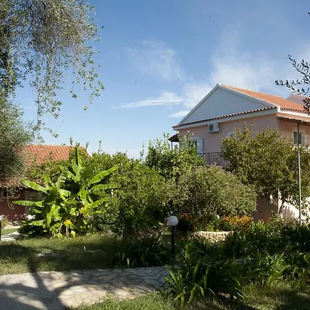 Maria's Paradise Apartment Astrakeri