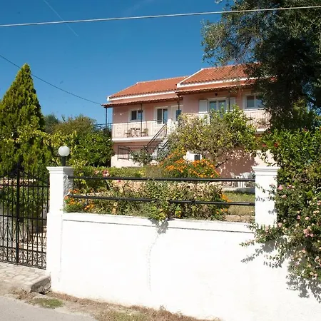 Maria's Paradise Apartment Astrakeri