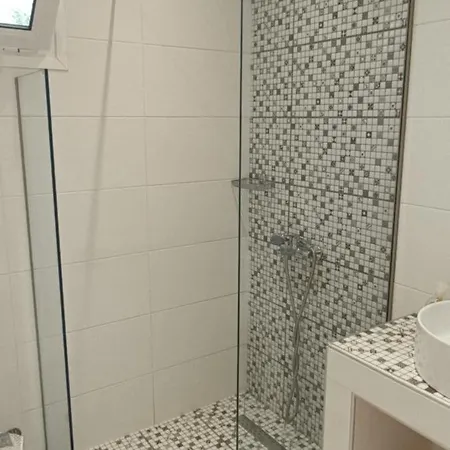 Apartament Maria's Paradise Astrakeri